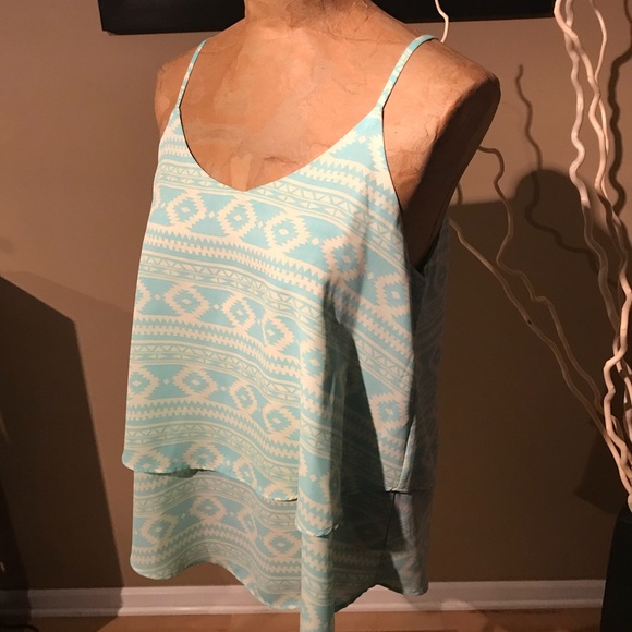 NWOT TOP - Picture 2 of 8